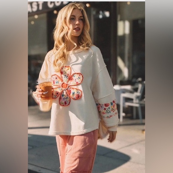 Sage & Fig Floral Cream Sweatshirt with Colorful Sleeves - Picture 2 of 4